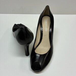 Women's elegant vintage black pumps